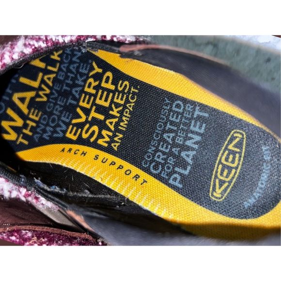 KEEN Kaci II Winter Slip Ons Size 7.5 - Picture 4 of 5